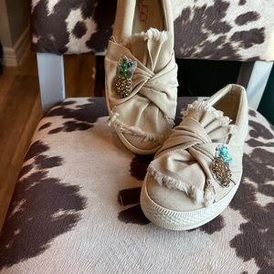 Adorable pinecone embellished slip on tennis